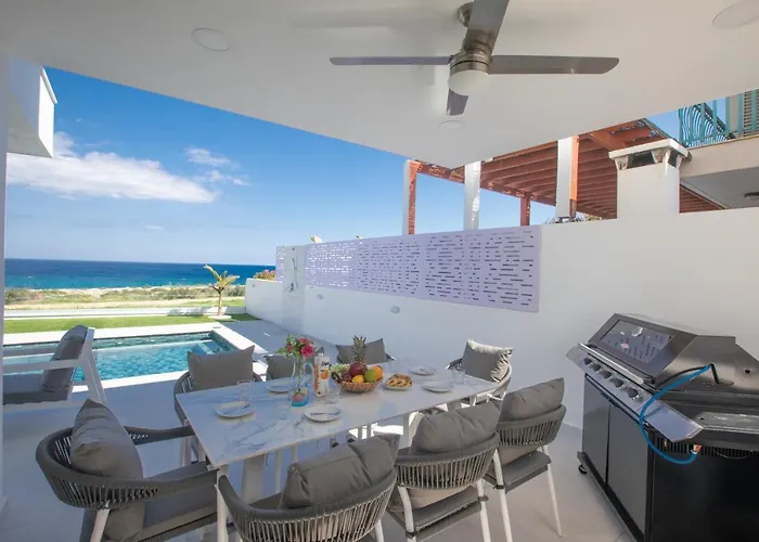 Artizan Seafront 5 Villa *