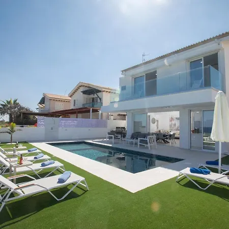 Artizan Seafront 5 *