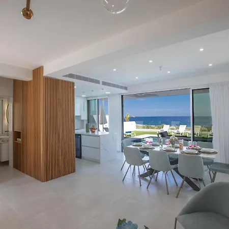 فيلة Artizan Seafront 5