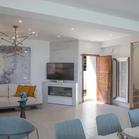 Artizan Seafront 5 *