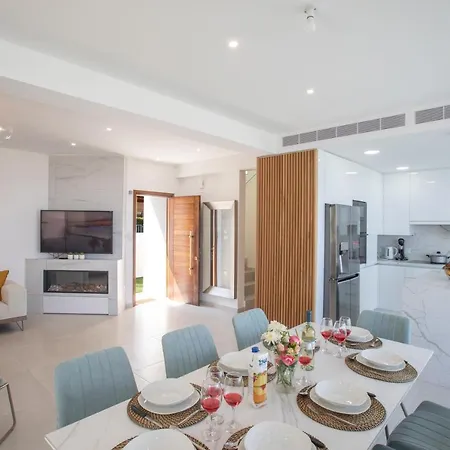 Artizan Seafront 5 فيلة بروتاراس