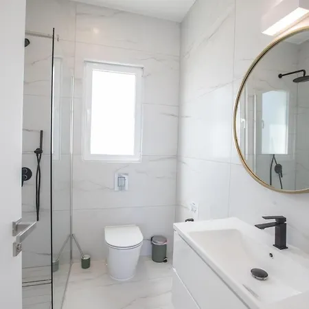 Artizan Seafront 5 بروتاراس