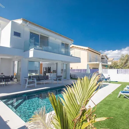 Artizan Seafront 5 *