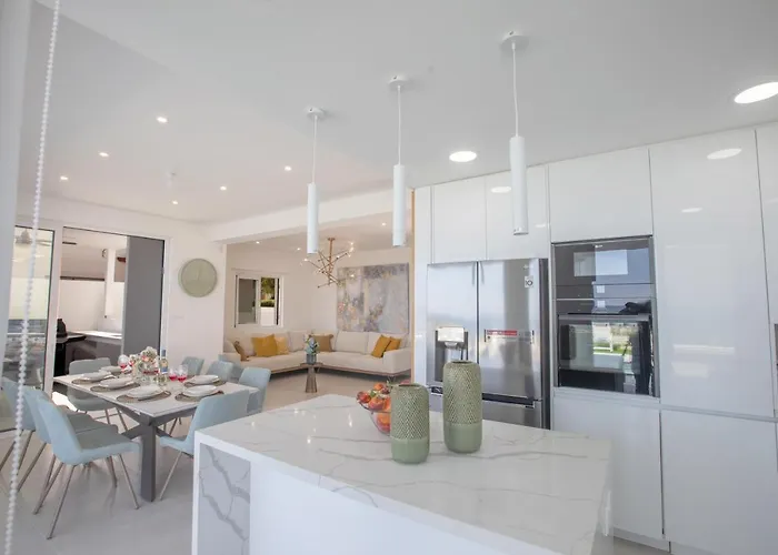 Artizan Seafront 5 プロタラス